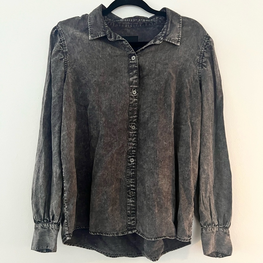 Rails grey denim button down blouse with small puff sleeves. Size XL